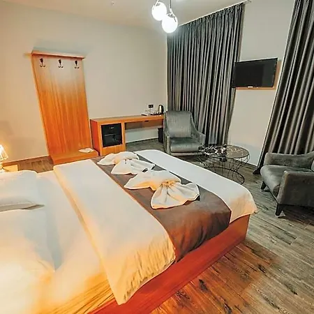 Grand Quars 4*